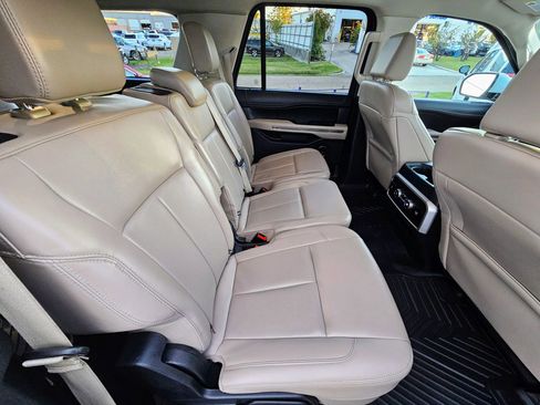 Used 2023 Ford Expedition Max XLT image 12