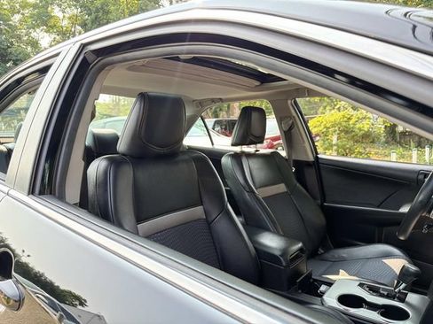 Used 2014 Toyota Camry SE FWD image 11