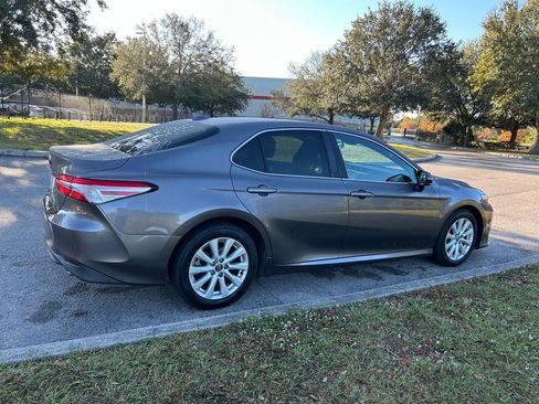 Used 2020 Toyota Camry LE image 5