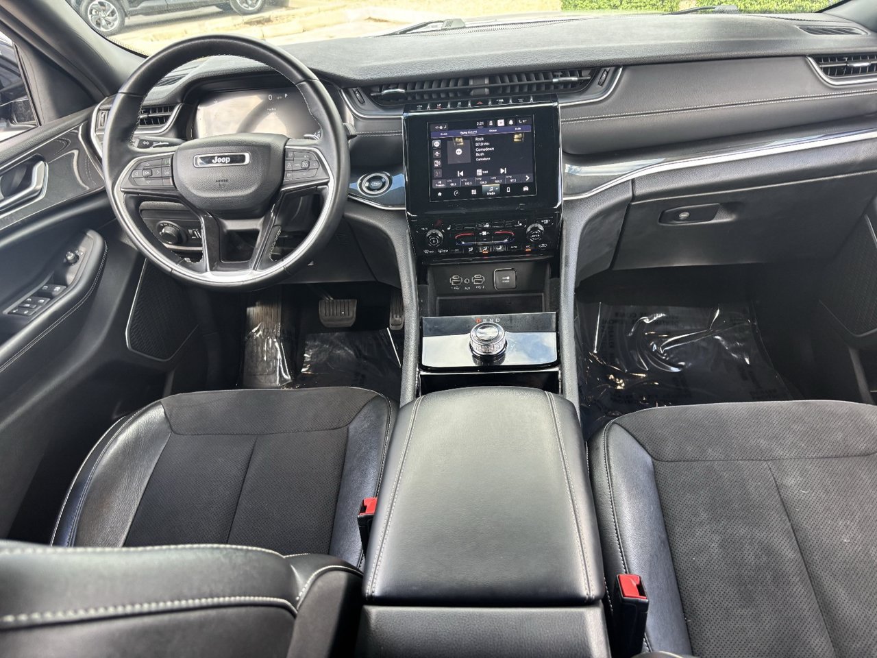 Used 2022 Jeep Grand Cherokee Altitude AWD/4WD image 13