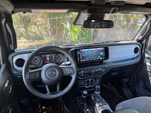 Used 2025 Jeep Wrangler Unlimited Sport AWD/4WD image 33