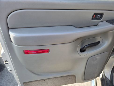 Used 2005 Chevrolet Avalanche LS w/ Onstar Plus Package image 9