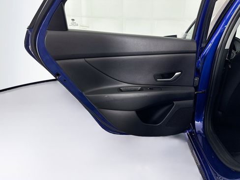 Used 2021 Hyundai Elantra SEL image 25