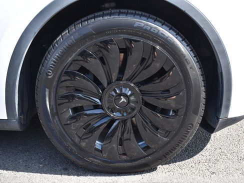 Used 2023 Tesla Model Y Long Range AWD/4WD image 27