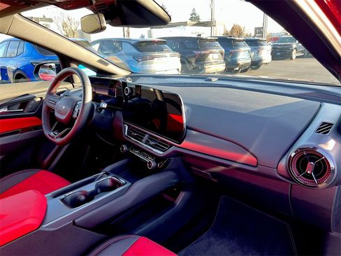 Used 2025 Chevrolet Equinox EV RS image 22