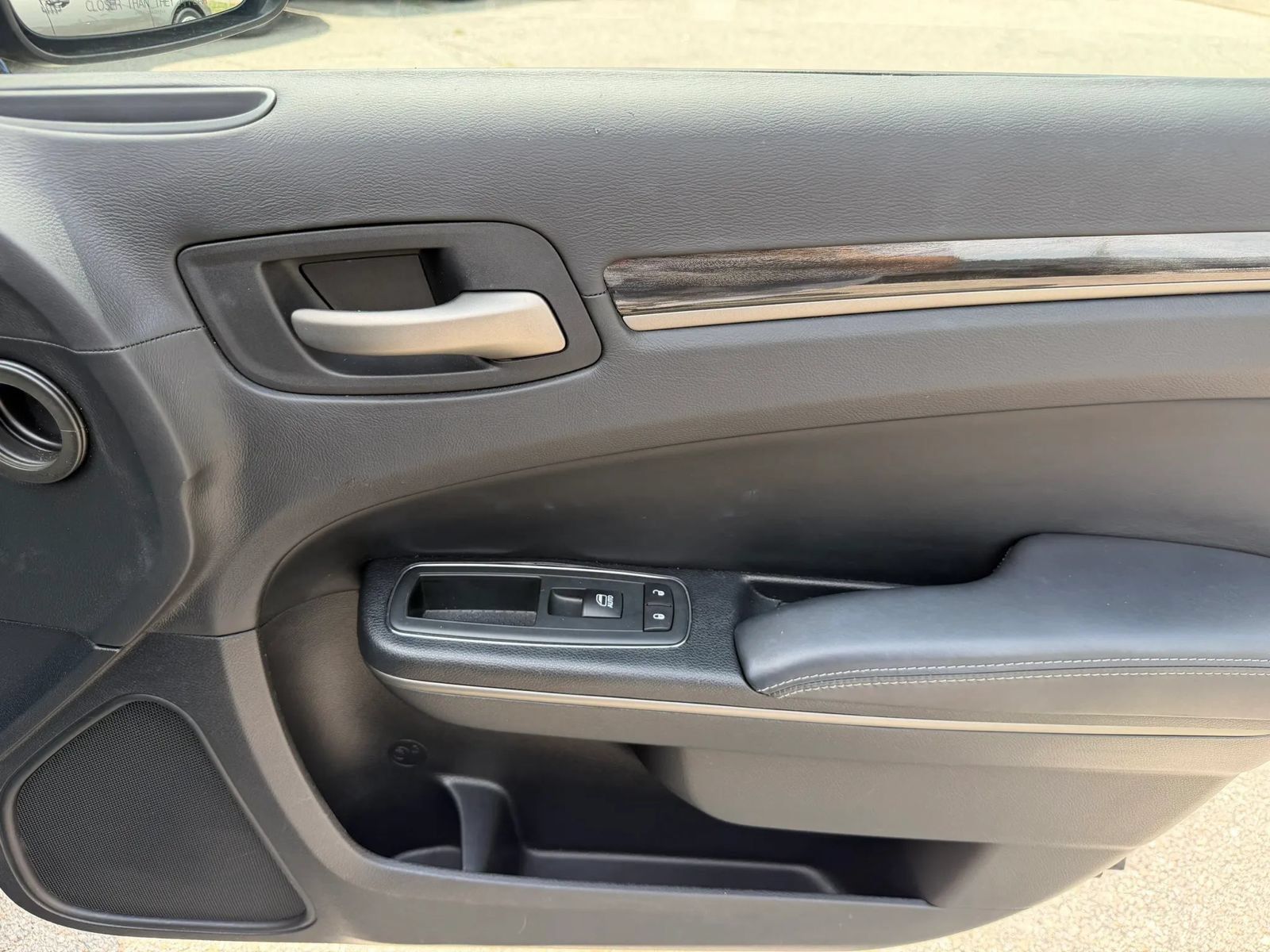 Used 2013 Chrysler 300 C RWD image 40