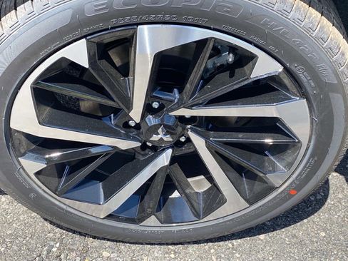 New 2025 Mitsubishi Outlander 4WD Plug-In Hybrid image 6