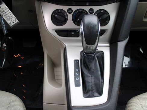 Used 2013 Ford Focus SE w/ Super Fuel Economy (SFE) Pkg image 23