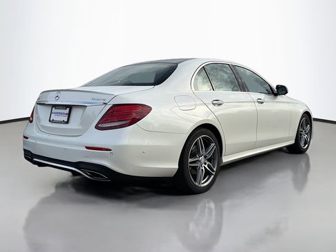 Used 2017 Mercedes-Benz E 300 4MATIC image 2