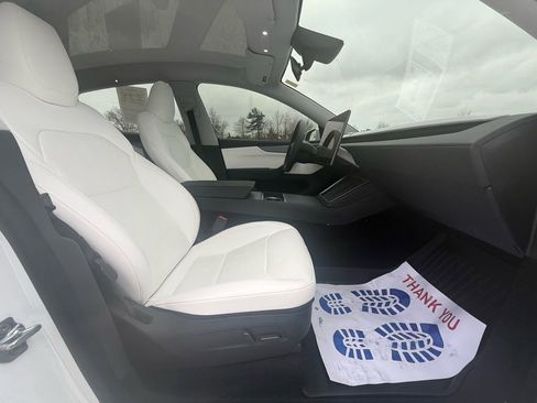 Used 2026 Tesla Model Y 2WD image 32