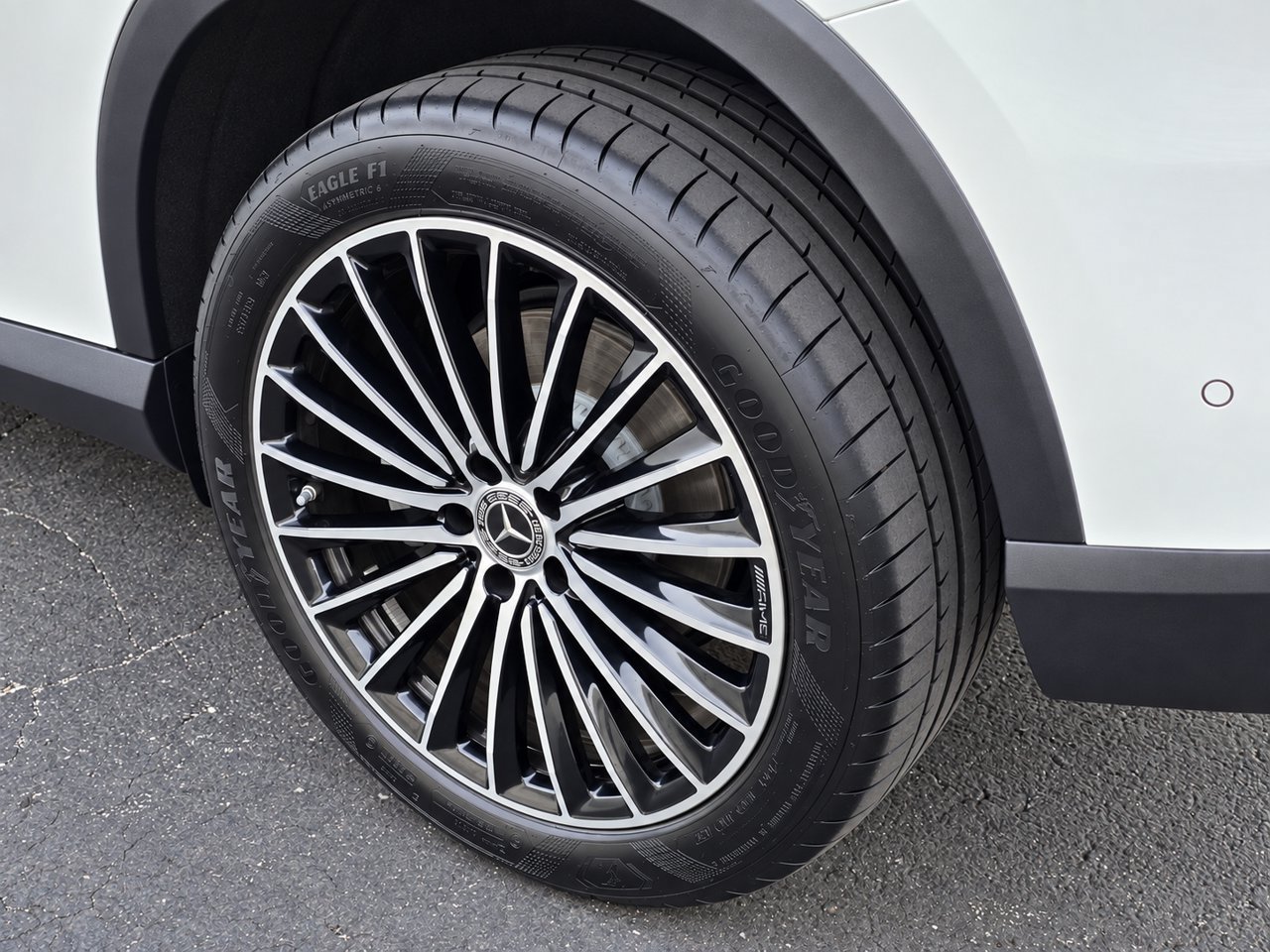 Used 2026 Mercedes-Benz GLC 300 4MATIC image 11