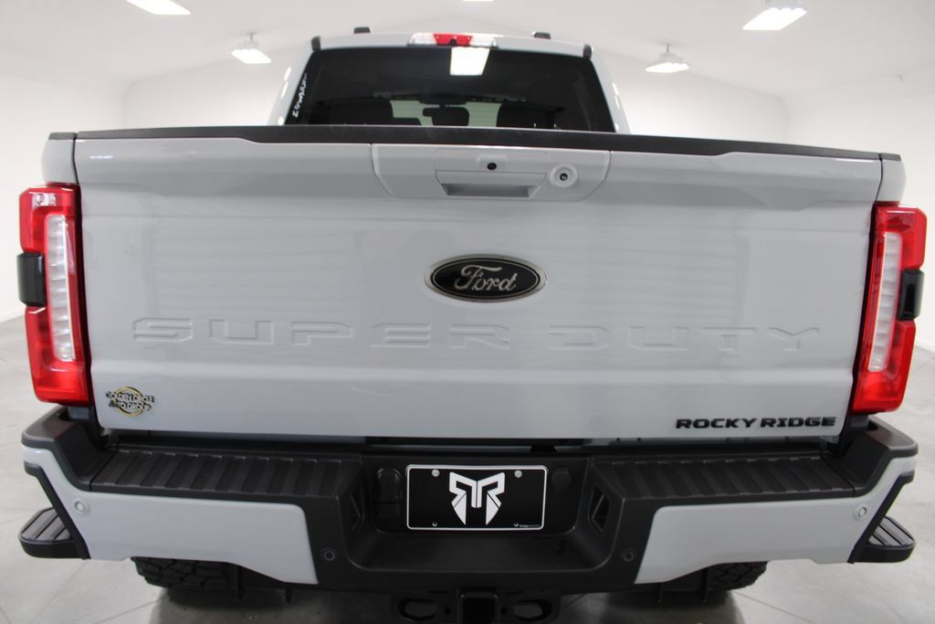 New 2026 Ford F250 XLT w/ XLT Premium Package AWD/4WD image 7