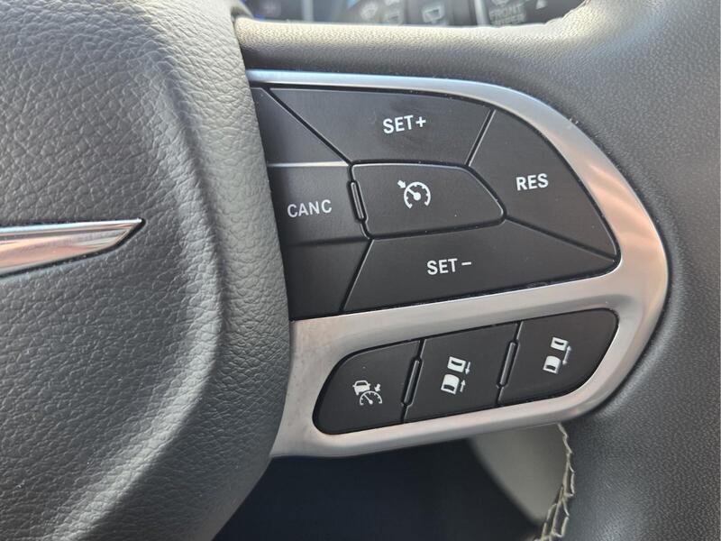 Certified 2023 Chrysler Pacifica Touring-L FWD image 34