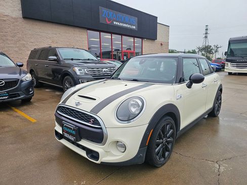 Used 2019 MINI Cooper S w/ Driver Assistance Package FWD image 2