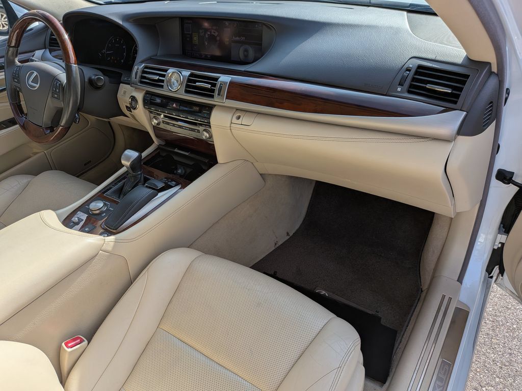 Used 2013 Lexus LS 460 w/ Comfort Pkg RWD image 28