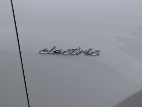 New 2025 Porsche Macan 4S Electric image 16