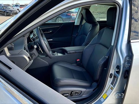 New 2025 Lexus ES 350 w/ Premium Package image 17