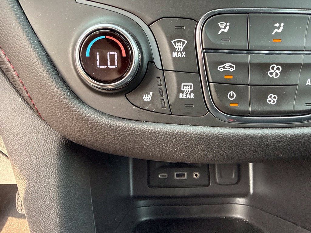Used 2024 Chevrolet Equinox RS w/ RS Leather Package AWD/4WD image 32
