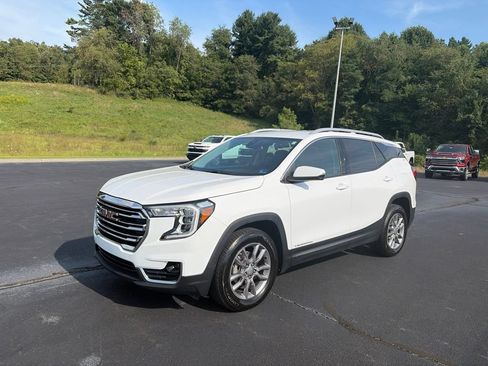 Used 2024 GMC Terrain SLT AWD/4WD image 4