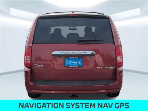 Used 2010 Chrysler Town & Country Touring image 4