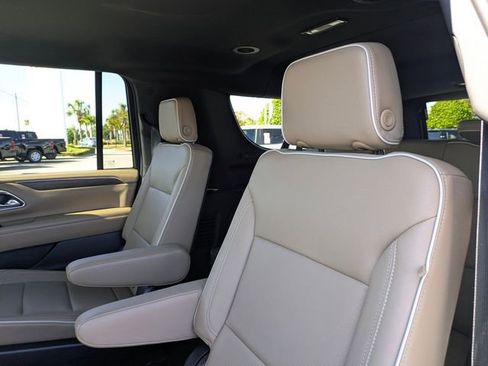 Used 2021 Chevrolet Suburban Premier RWD image 28