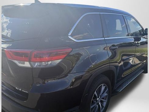 Used 2019 Toyota Highlander XLE AWD/4WD image 4