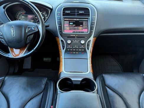 Used 2016 Lincoln MKX Reserve w/ Luxury Package image 10