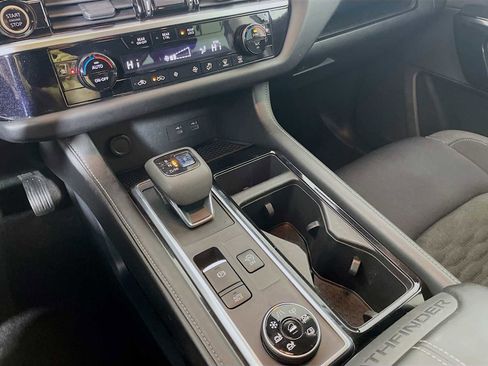 Used 2022 Nissan Pathfinder SV image 14