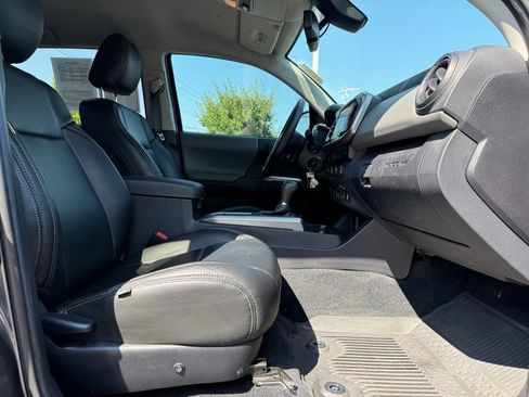 Certified 2021 Toyota Tacoma SR5 AWD/4WD image 20