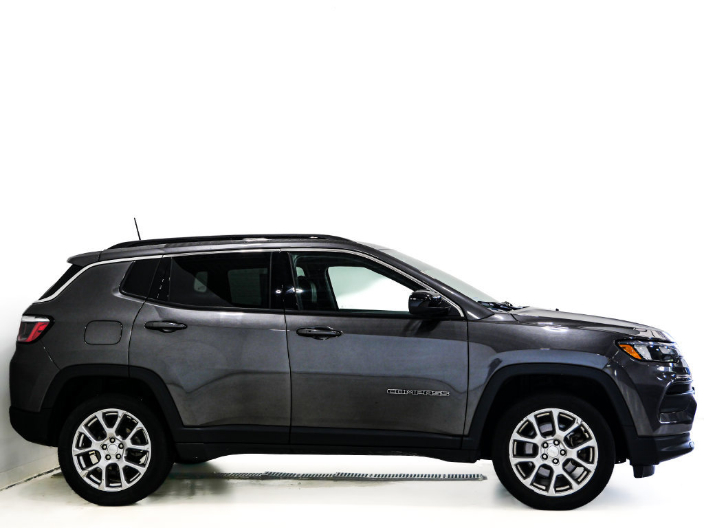 Used 2023 Jeep Compass Latitude AWD/4WD image 4