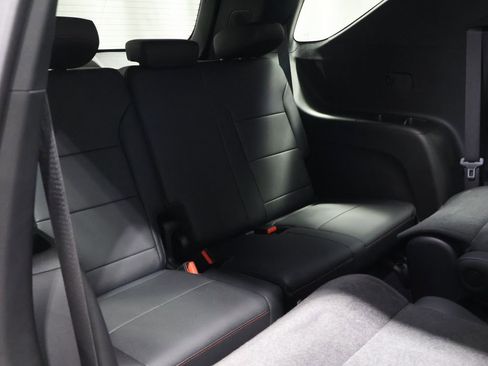 Used 2025 Chevrolet Traverse Z71 image 23