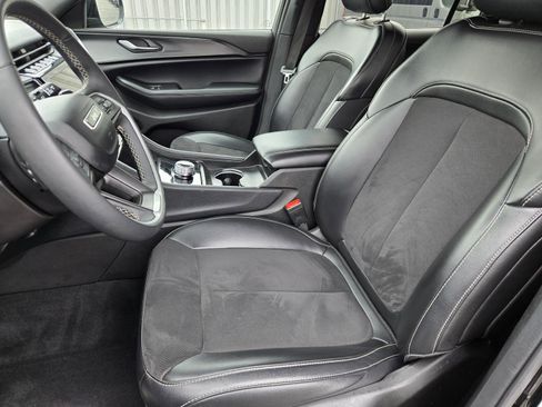 Certified 2024 Jeep Grand Cherokee L Laredo image 21