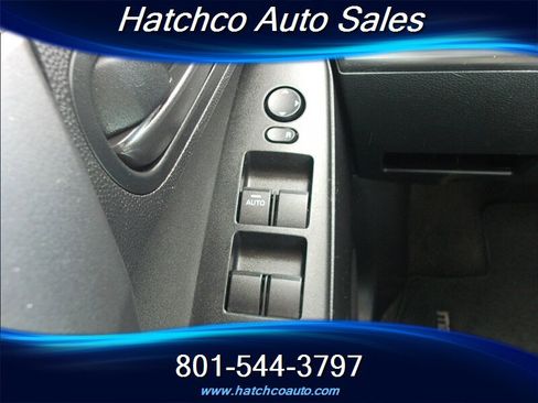 Used 2011 MAZDA MAZDA3 i Sport FWD image 18
