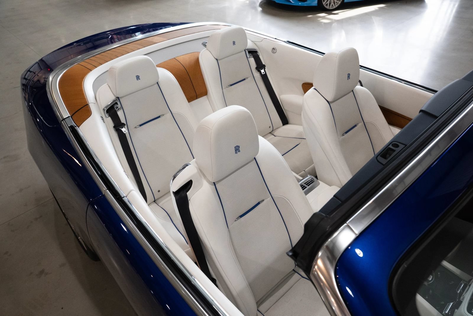 Used 2017 Rolls-Royce Dawn RWD image 24