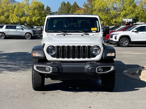 Used 2025 Jeep Gladiator Sport AWD/4WD image 2