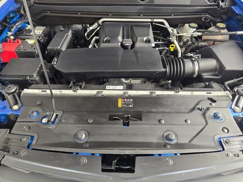 Used 2023 Chevrolet Colorado Trail Boss image 9