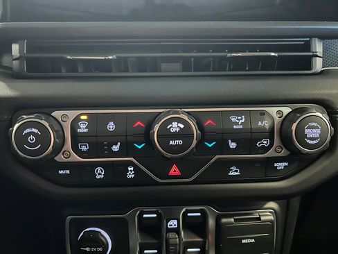 New 2026 Jeep Gladiator Mojave image 15