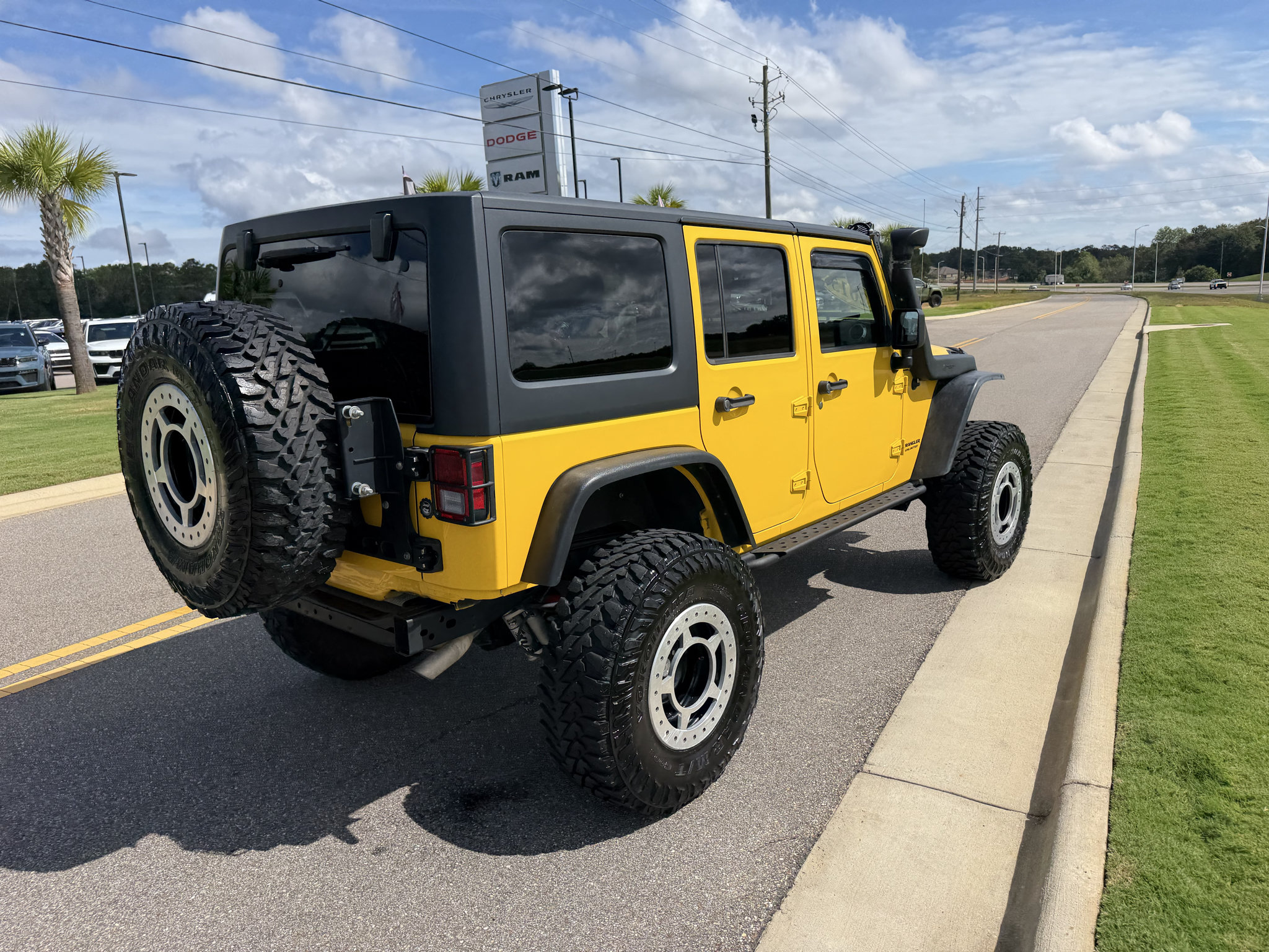 Used 2015 Jeep Wrangler Unlimited Rubicon w/ Dual Top Group AWD/4WD image 7