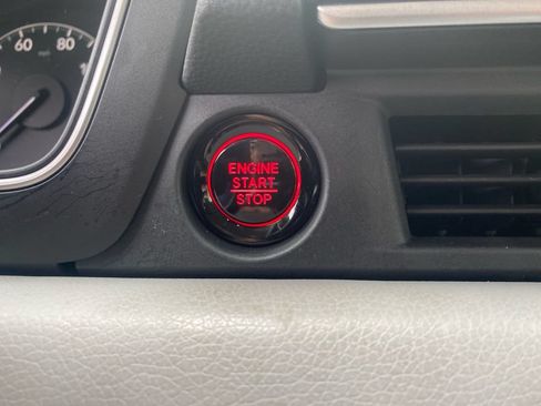 Used 2025 Honda Pilot Touring image 25