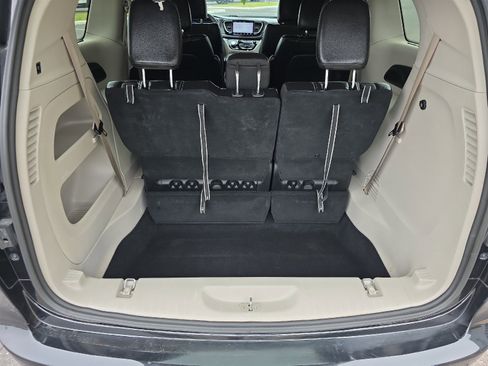 Used 2022 Chrysler Pacifica Touring-L FWD image 15