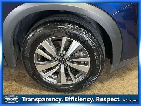 Used 2025 Nissan Pathfinder SL AWD/4WD image 9