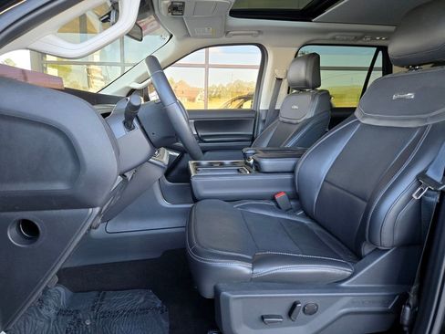 Used 2025 Ford Expedition Max Platinum image 10