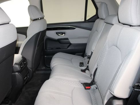 Used 2023 Honda Pilot LX image 22