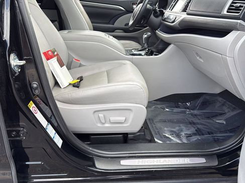 Used 2019 Toyota Highlander Limited Platinum image 20