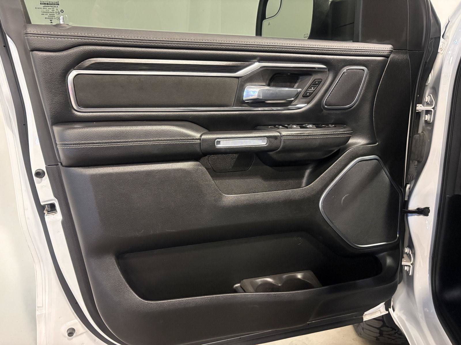 Used 2024 RAM 1500 Laramie AWD/4WD image 19