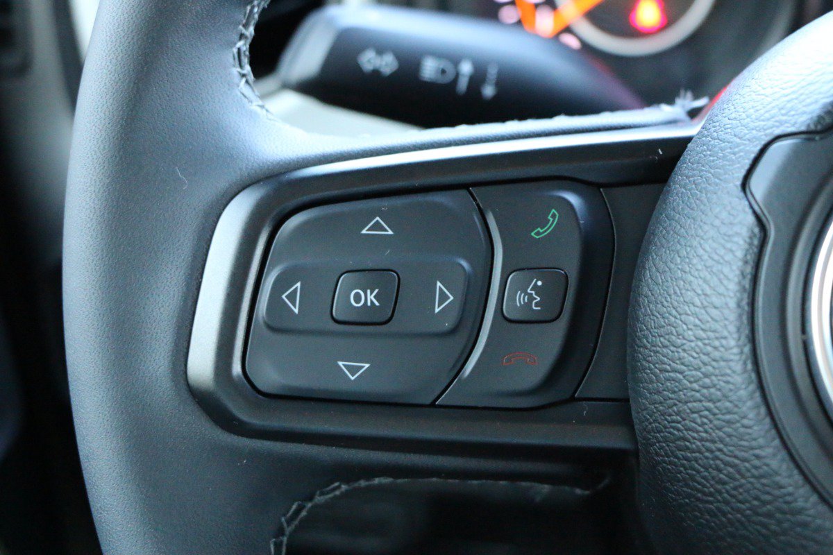 Used 2025 Jeep Gladiator Sport AWD/4WD image 16