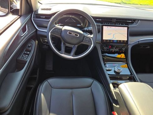 Certified 2023 Jeep Grand Cherokee Limited AWD/4WD image 2