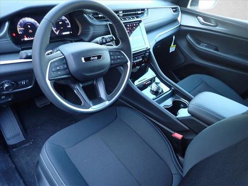 New 2026 Jeep Grand Cherokee L Laredo AWD/4WD image 10