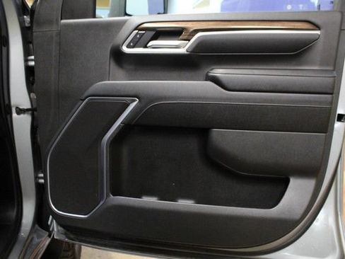 Used 2025 Chevrolet Silverado 2500 LT w/ Trail Boss Package AWD/4WD image 8