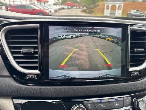 Used 2024 Chrysler Pacifica Touring-L FWD image 20